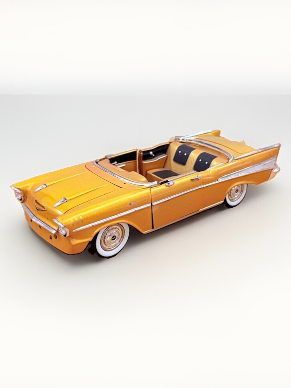 Diecast Danbury Mint  Car Model Chevrolet  Bel Air 1957 Buttercup Yellow 1:24